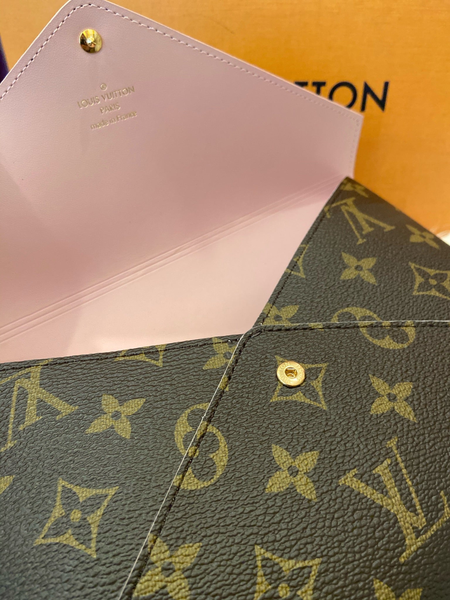 Louis Vuitton Monogram Canvas Rose Ballerine Kirigami Pochette - Yoogi's  Closet