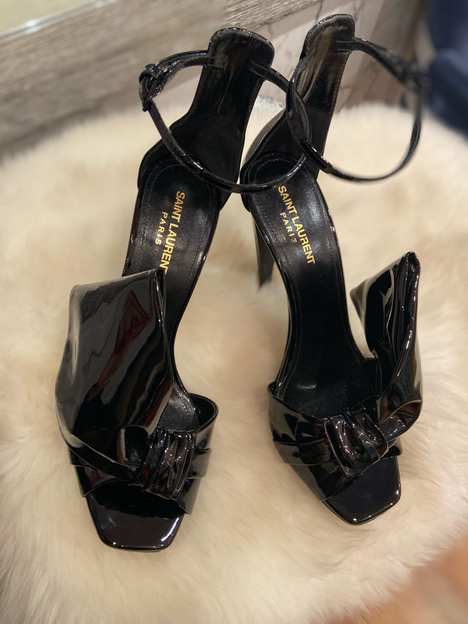 saint laurent heels 39 Vernice Chiffon Nero. Have only been worn once.